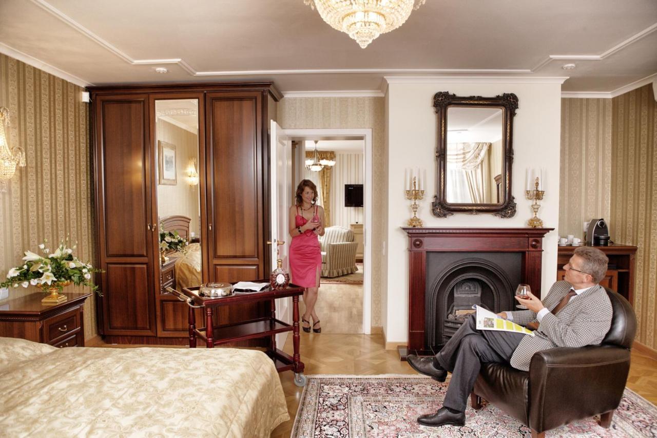 Spa Hotel Schlosspark Κάρλοβι Βάρι Εξωτερικό φωτογραφία