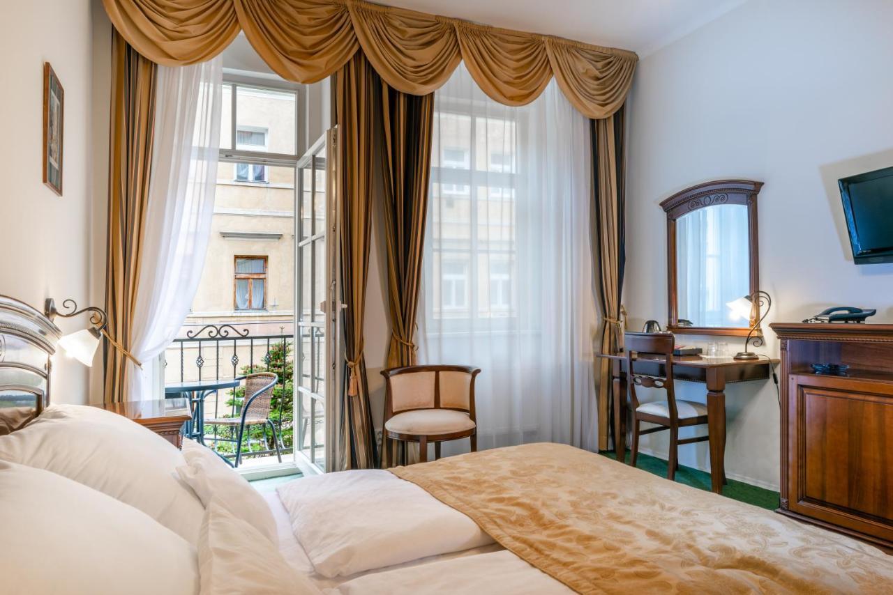 Spa Hotel Schlosspark Κάρλοβι Βάρι Εξωτερικό φωτογραφία