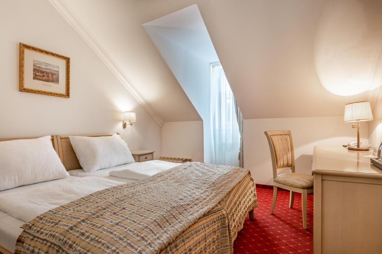Spa Hotel Schlosspark Κάρλοβι Βάρι Εξωτερικό φωτογραφία