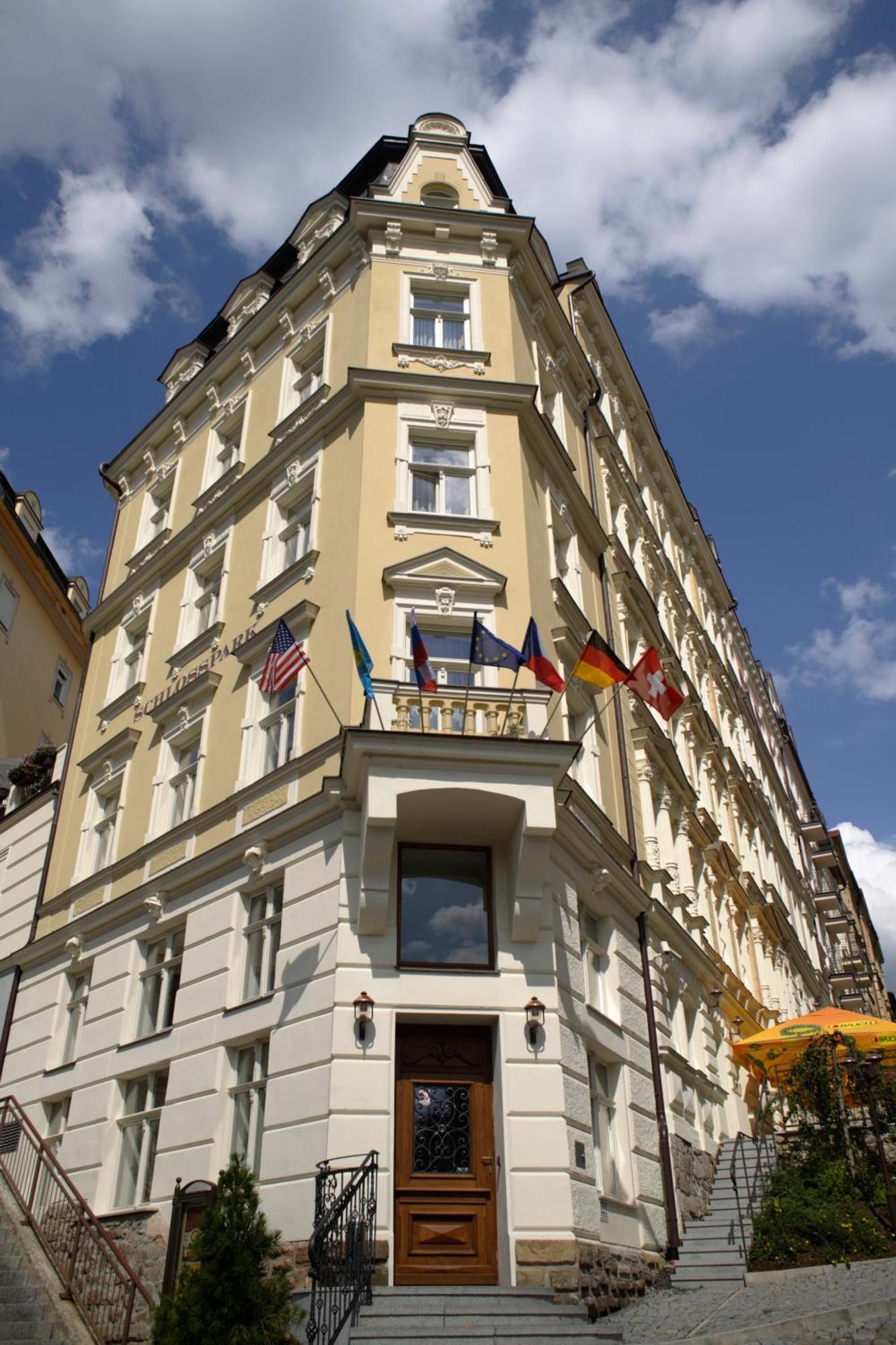 Spa Hotel Schlosspark Κάρλοβι Βάρι Εξωτερικό φωτογραφία