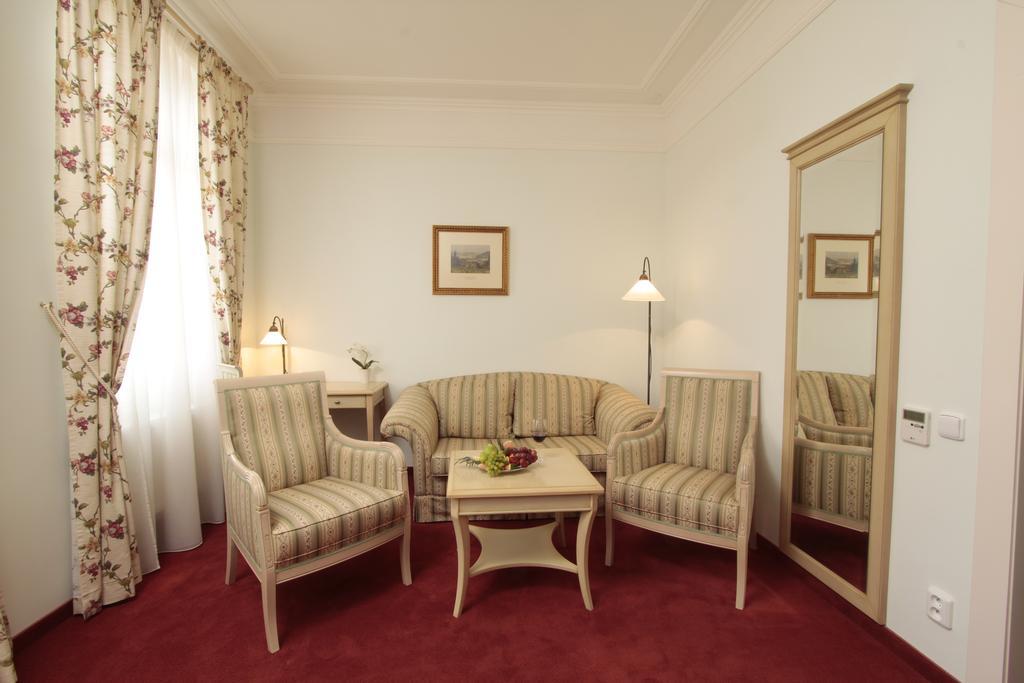 Spa Hotel Schlosspark Κάρλοβι Βάρι Δωμάτιο φωτογραφία