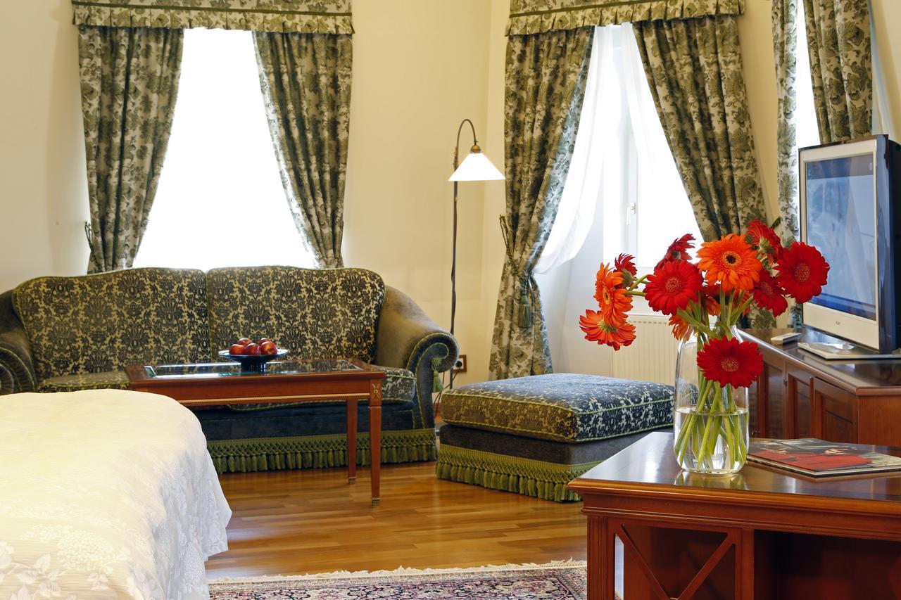 Spa Hotel Schlosspark Κάρλοβι Βάρι Εξωτερικό φωτογραφία