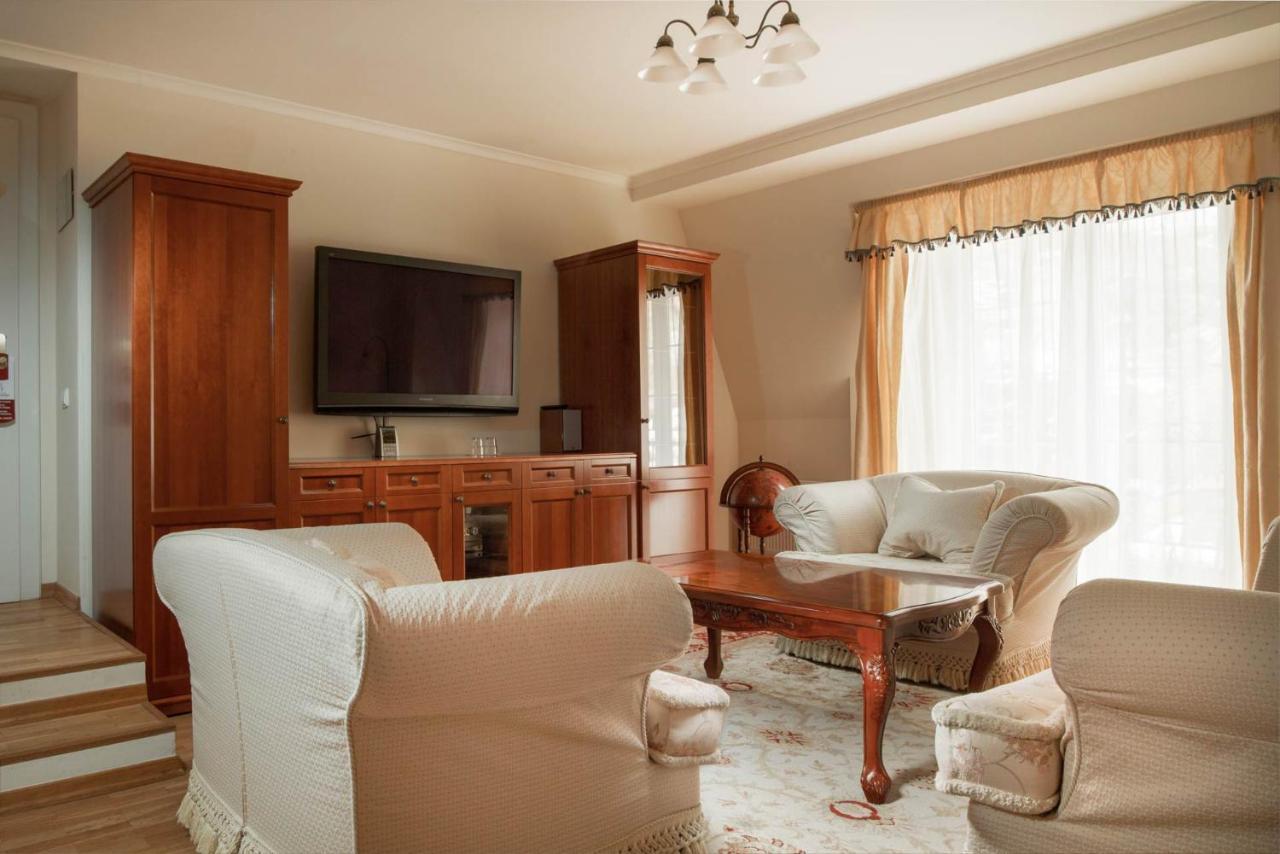 Spa Hotel Schlosspark Κάρλοβι Βάρι Εξωτερικό φωτογραφία