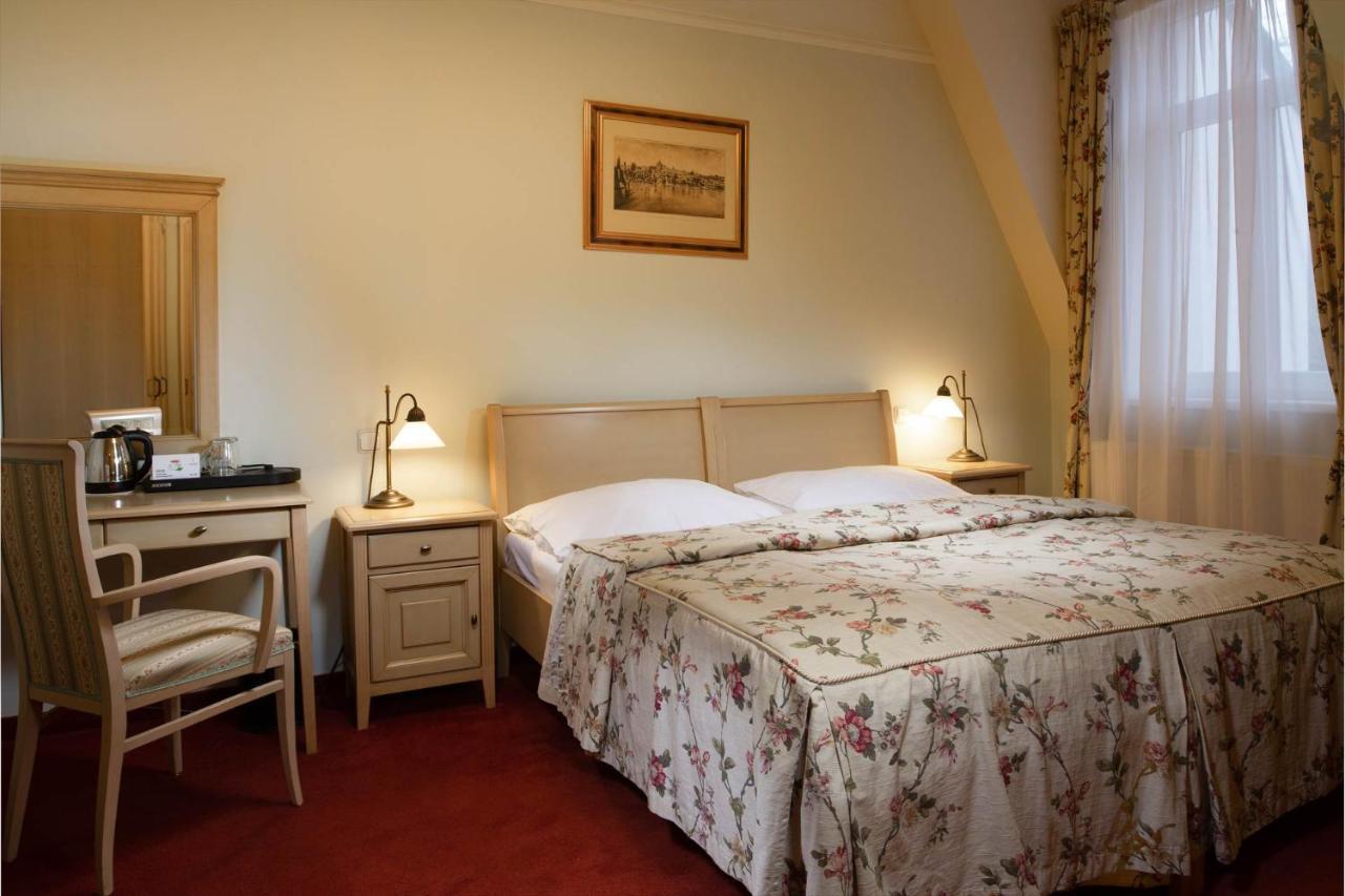 Spa Hotel Schlosspark Κάρλοβι Βάρι Εξωτερικό φωτογραφία