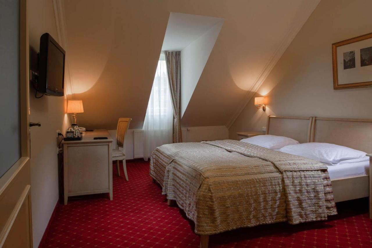 Spa Hotel Schlosspark Κάρλοβι Βάρι Εξωτερικό φωτογραφία