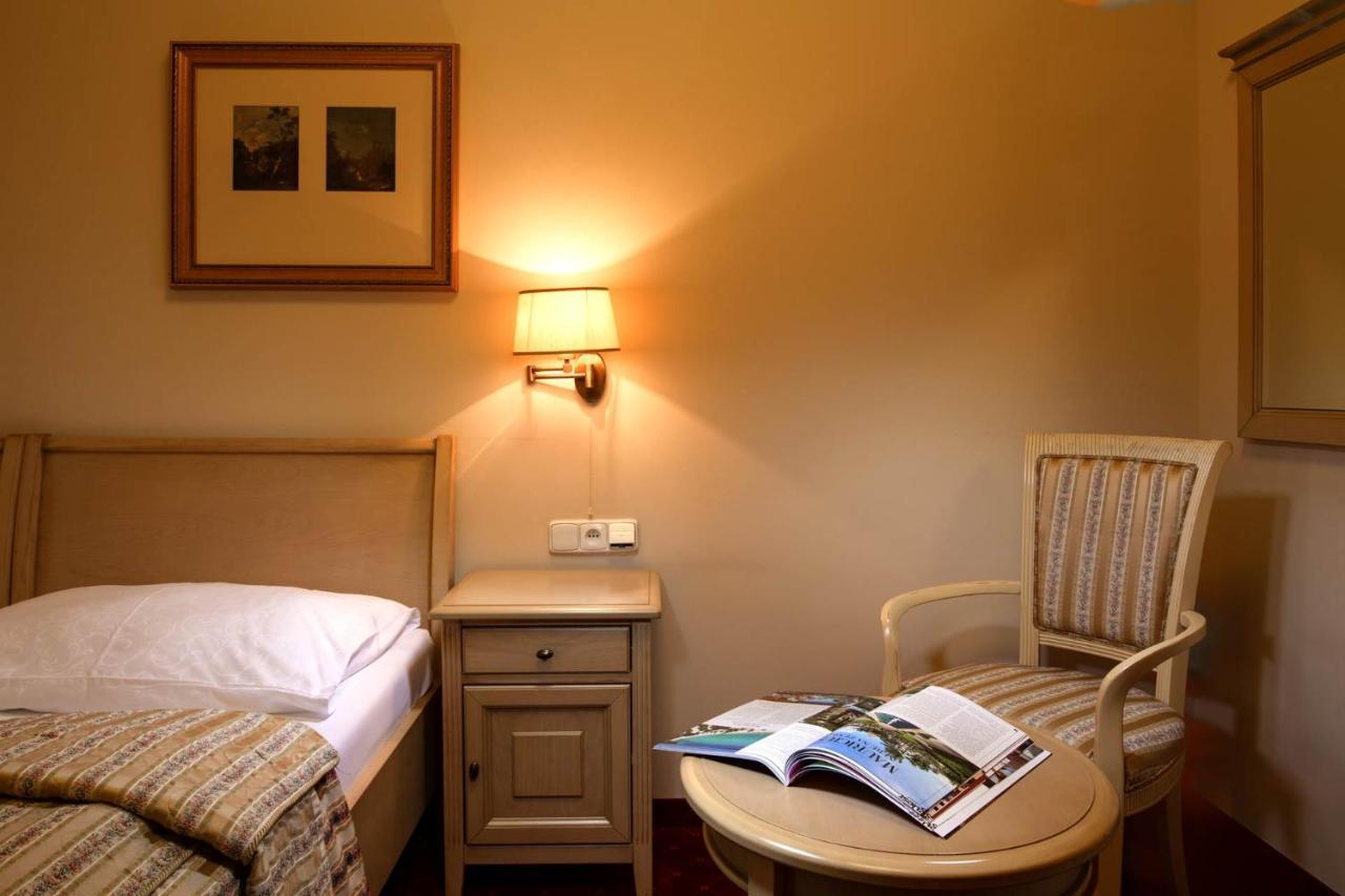 Spa Hotel Schlosspark Κάρλοβι Βάρι Εξωτερικό φωτογραφία