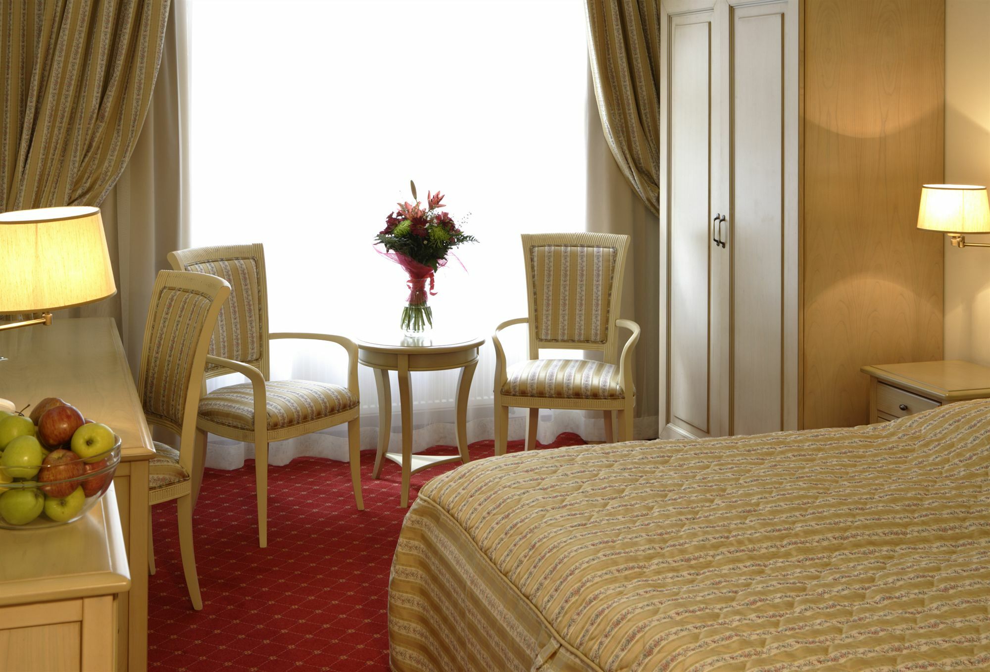Spa Hotel Schlosspark Κάρλοβι Βάρι Εξωτερικό φωτογραφία